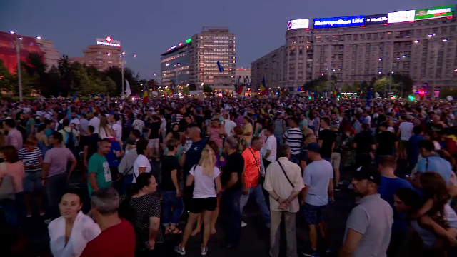 Protest cu peste 10.000 de oameni, în Piața Victoriei: „Acest Guvern a făcut numai greșeli și minciuni”