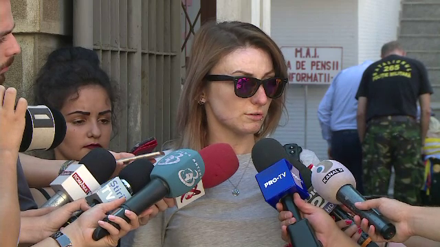 O tânără rănită în incendiul din Colectiv, afectată de gazele Jandarmeriei: „Grefele recent puse s-au înroșit”