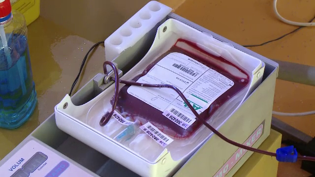 Numărul donatorilor de sânge a scăzut dramatic în perioada concediilor. Apelul medicilor