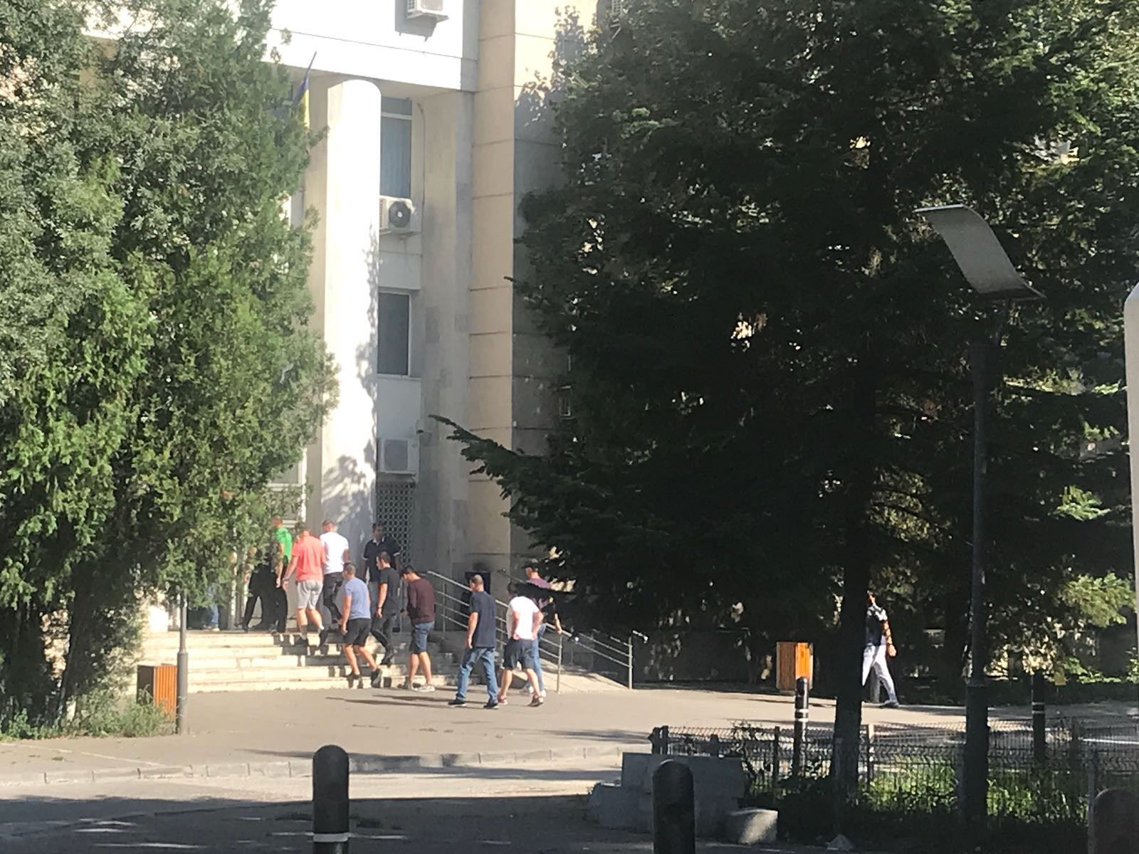 Gestul facut de mai multi jandarmi dupa protestele diasporei de vineri