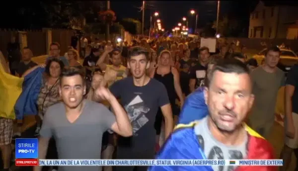 Protestatarii din țară au ieșit, pentru a treia seară la rând, în stradă. Un sibian, amendat