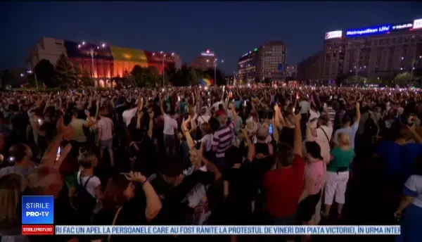 Protest cu peste 10.000 de oameni, în Piața Victoriei: „Acest Guvern a făcut numai greșeli și minciuni”