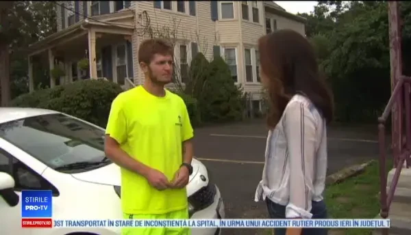 Șarpe boa, descoperit sub capota unei mașini. Cum a fost îndepărtat