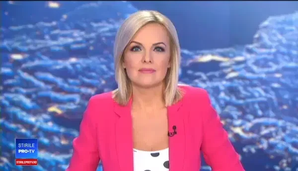 Un câine intervine în bătaia dintre două pisici. Filmarea care face senzație pe internet