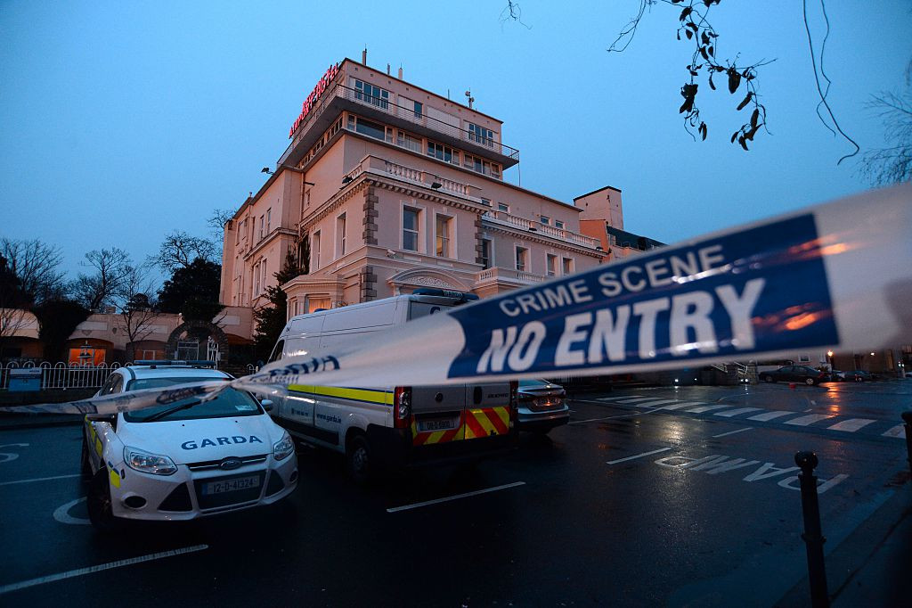 O bandă de români a semănat teroare în Dublin. Şofer dat jos din maşină şi înjunghiat
