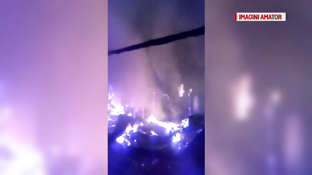 Incendiu de amploare în Vrancea. Au intervenit pompierii militari