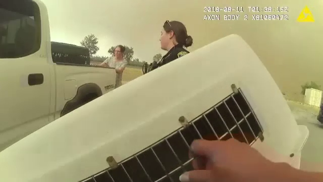 Incendiile din California. Povestea polițistei care și-a riscat viața, ca să salveze animalele dintr-un adăpost