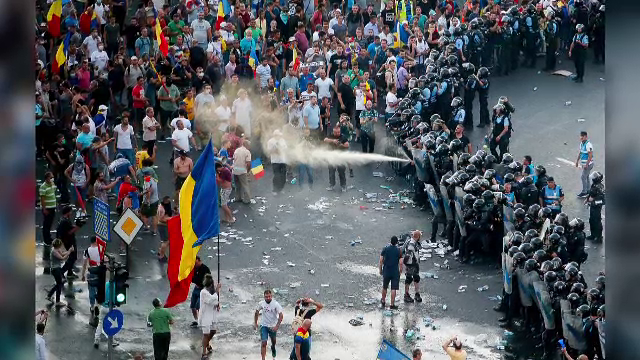 Protestul din 10 august: 169 de jandarmi reclamă că au fost agresaţi fizic şi moral