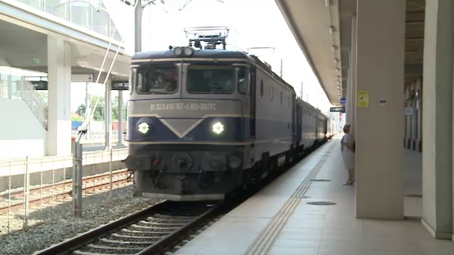 O călătorie cu trenul pe ruta Mangalia-Arad a durat 24 de ore. Reacția unui angajat CFR
