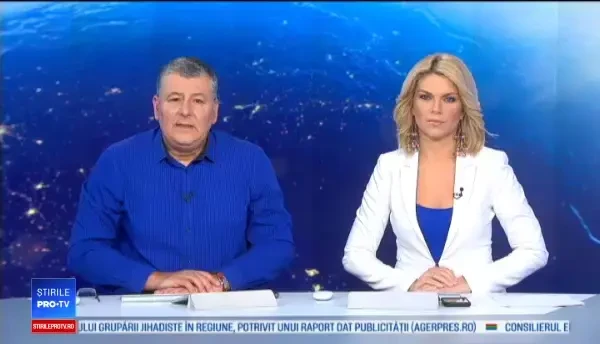 O basculantă care s-a defectat a fost izbită de o autoutilitară, pe DE 85