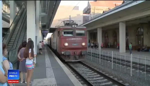 O călătorie cu trenul pe ruta Mangalia-Arad a durat 24 de ore. Reacția unui angajat CFR