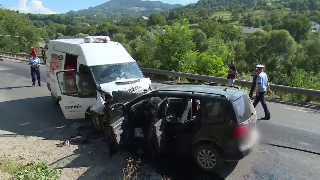 Șofer, mort după ce a intrat pe contrasens și a izbit o autoutilitară