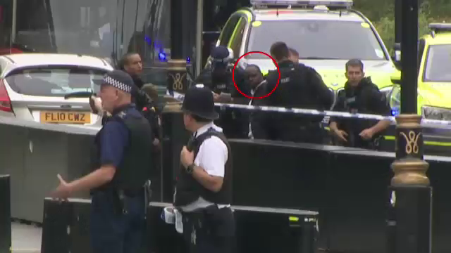 Presă: Bărbatul care a intrat cu mașina în bariera Parlamentului britanic are origini sudaneze