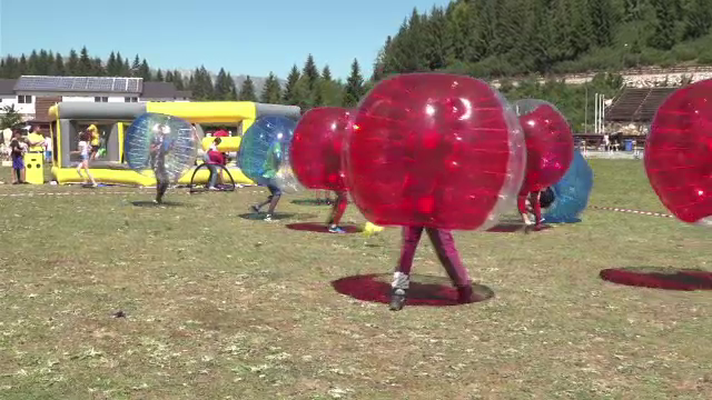 Peste 100 de tineri care au învins cancerul s-au întâlnit într-o tabără