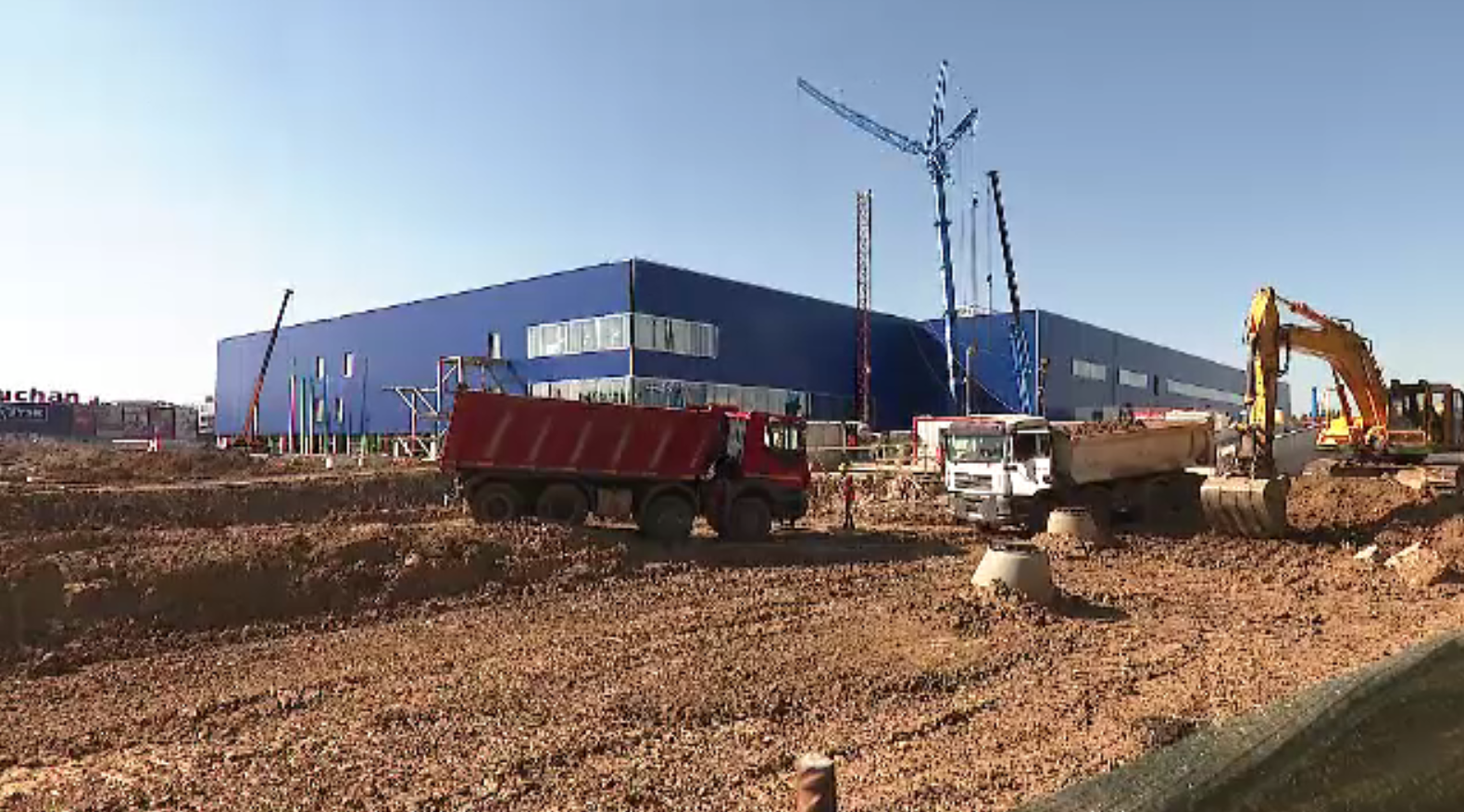 Spațiile comerciale se dezvoltă tot mai mult. Românii adoră să facă cumpărături