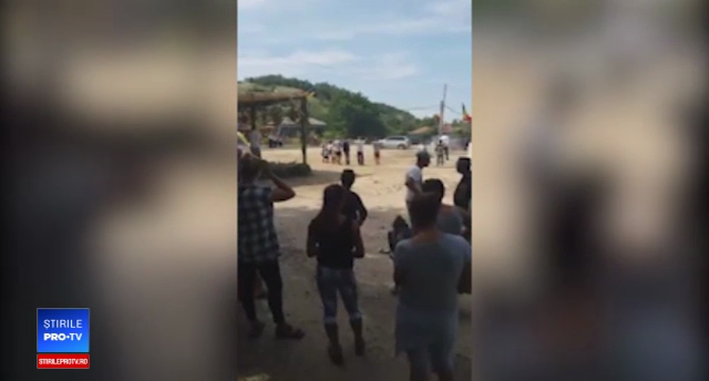 Momentul în care un șofer beat intră într-un grup de copii care se jucau, la Galați. VIDEO