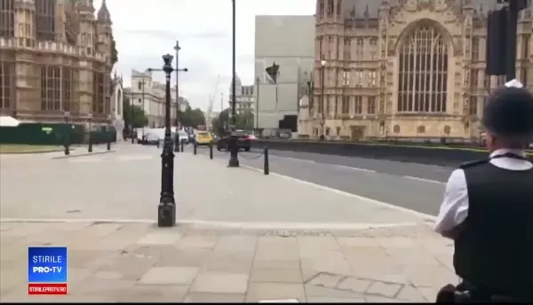 Bărbatul care a intrat cu mașina în bariera Parlamentului britanic refuză să colaboreze cu anchetatorii