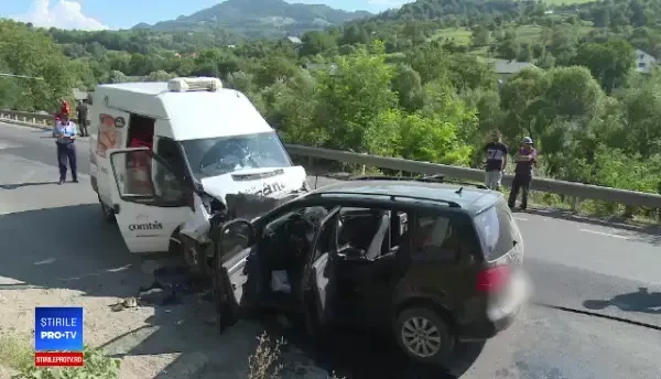 Șofer, mort după ce a intrat pe contrasens și a izbit o autoutilitară