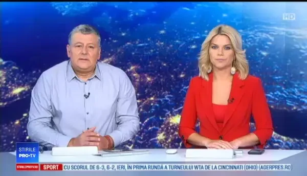 TIR plin cu hârtie, cuprins de un incendiu. Șoferul, care dormea, a scăpat nevătămat