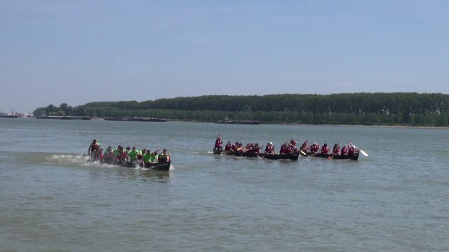 Concurs de canotci, la Galați: „Altfel de contact ai cu natura când mergi prin Deltă”