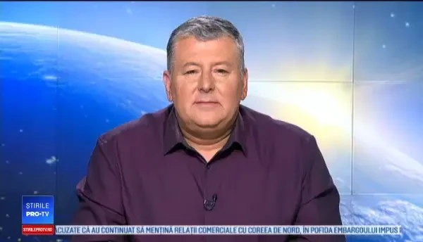 Balenă, salvată de marinarii militari după ce s-a prins într-o plasă de pescuit