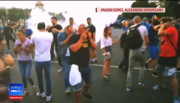 Gazele folosite de jandarmi la proteste, o adevărată armă chimică. Este interzis în război