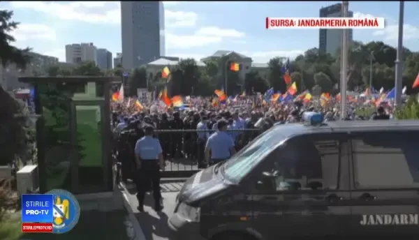 Cum își justifică Jandarmeria intervenția brutală din 10 august: ”Așa se acționează în UE și SUA”. VIDEO
