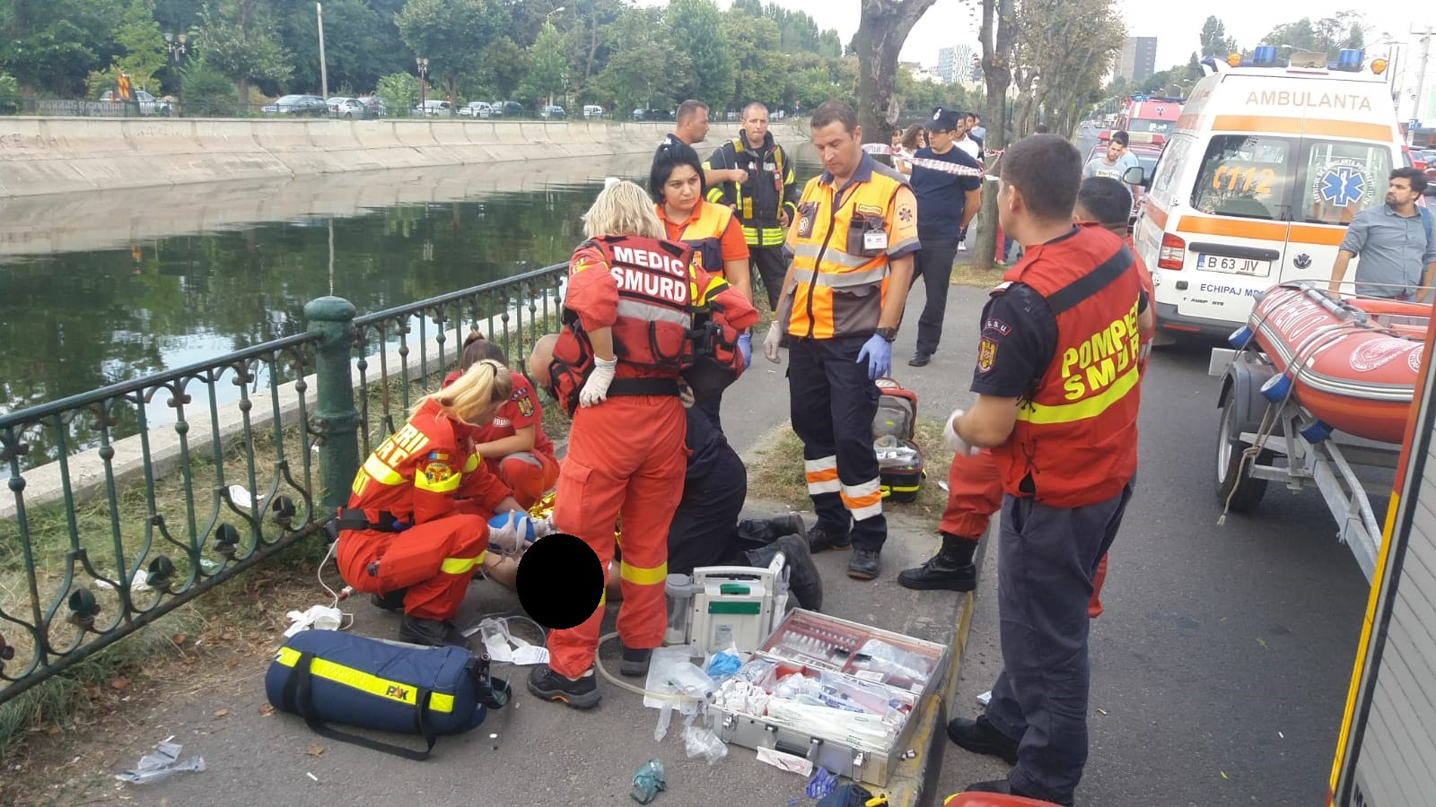 Trei bărbaţi au căzut în râul Dâmboviţa. Unul a murit