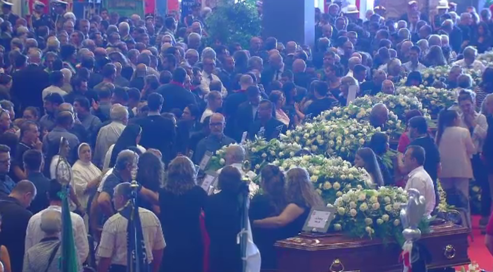 Victimele tragediei din Genova, conduse pe ultimul drum. Prima ipoteză legată de prăbușirea podului