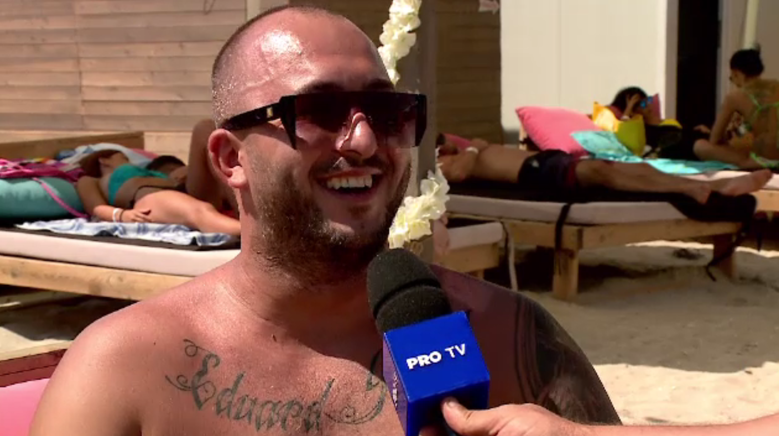 Cum a rezistat un tânăr 3 zile fără somn pe litoral. ”Ne dă cu lavabil”