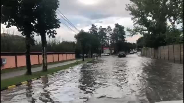 Cod portocaliu şi Cod galben de inundaţii în două județe. Măsuri luate după codul roșu