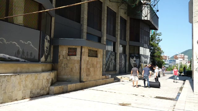 Ce a apărut pe zidurile clădirilor vechi din Baia Mare, peste noapte