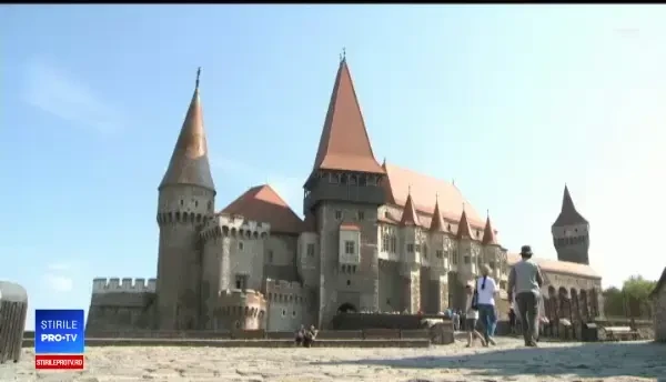 Cele mai populare obiective turistice din Țara Hațegului. Turiștii străini, fascinați