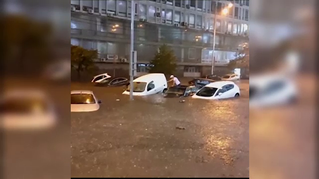 Capitala Ucrainei, inundată după o ploaie violentă. Apa a ajuns la un metru înălțime