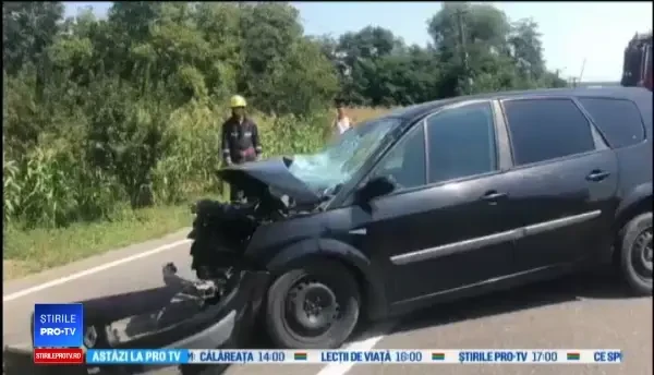Mașina unor tineri care se întorceau de la nuntă, implicată în accident. Șofer: Am adormit