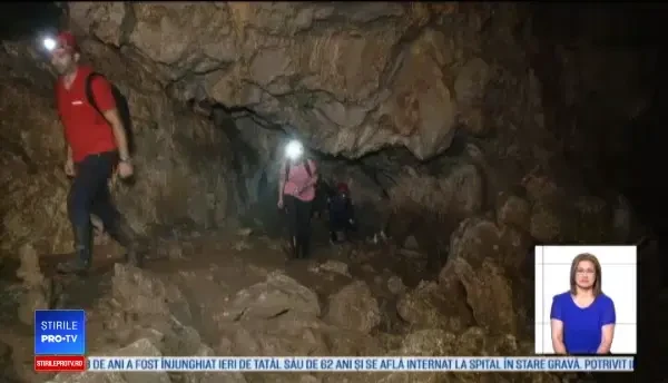 Zeci de turiști, în vizită la peştera Topolniţa. Motivul pentru care este deschisă doar câteva ore pe an