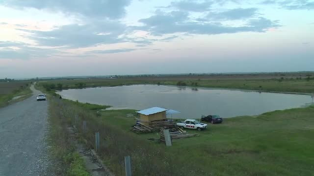 Moarte învăluită de mister. Cum a fost găsită o femeie, într-un lac