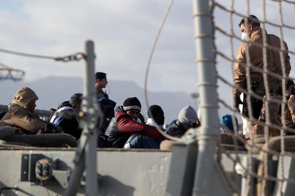 177 de migranți, blocați de 5 zile pe o navă. Italia nu vrea să-i primească