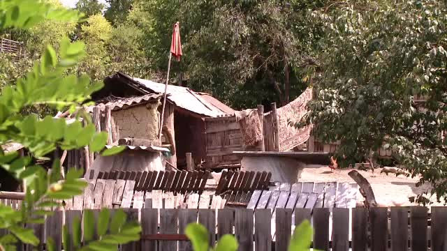 Crimă oribilă într-un sat din Iaşi. Dascălul bisericii şi-a bătut soţia şi i-a dat foc