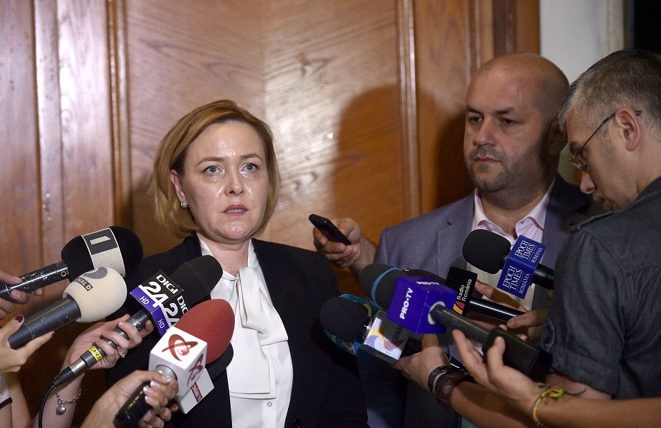Prima reacție a șefei MAI, după acuzațiile lansate de Gabriela Firea