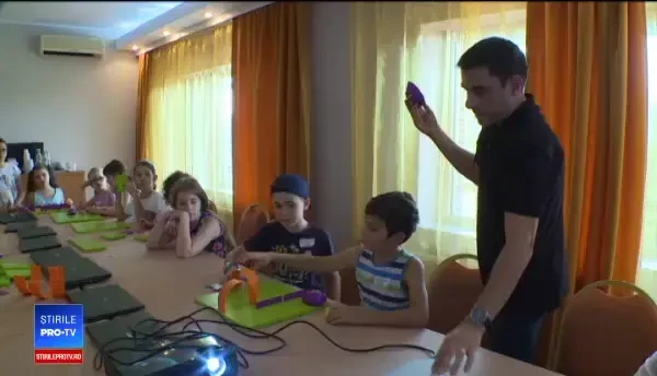 Cât plătesc părinţii ca să aibă unde să-şi lase copiii în vacanţă când merg la serviciu