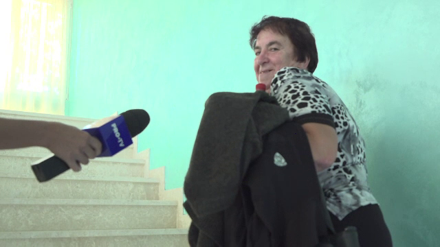 Romanul nu pleacă în vacanţă pe litoral fără "vinişorul şi ţuiculiţa" de acasă. Nemulţumirile unui cuplu