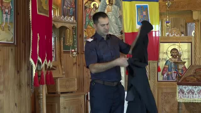Povestea unui preot-pompier. Când nu este plecat în misiune, slujește în biserică