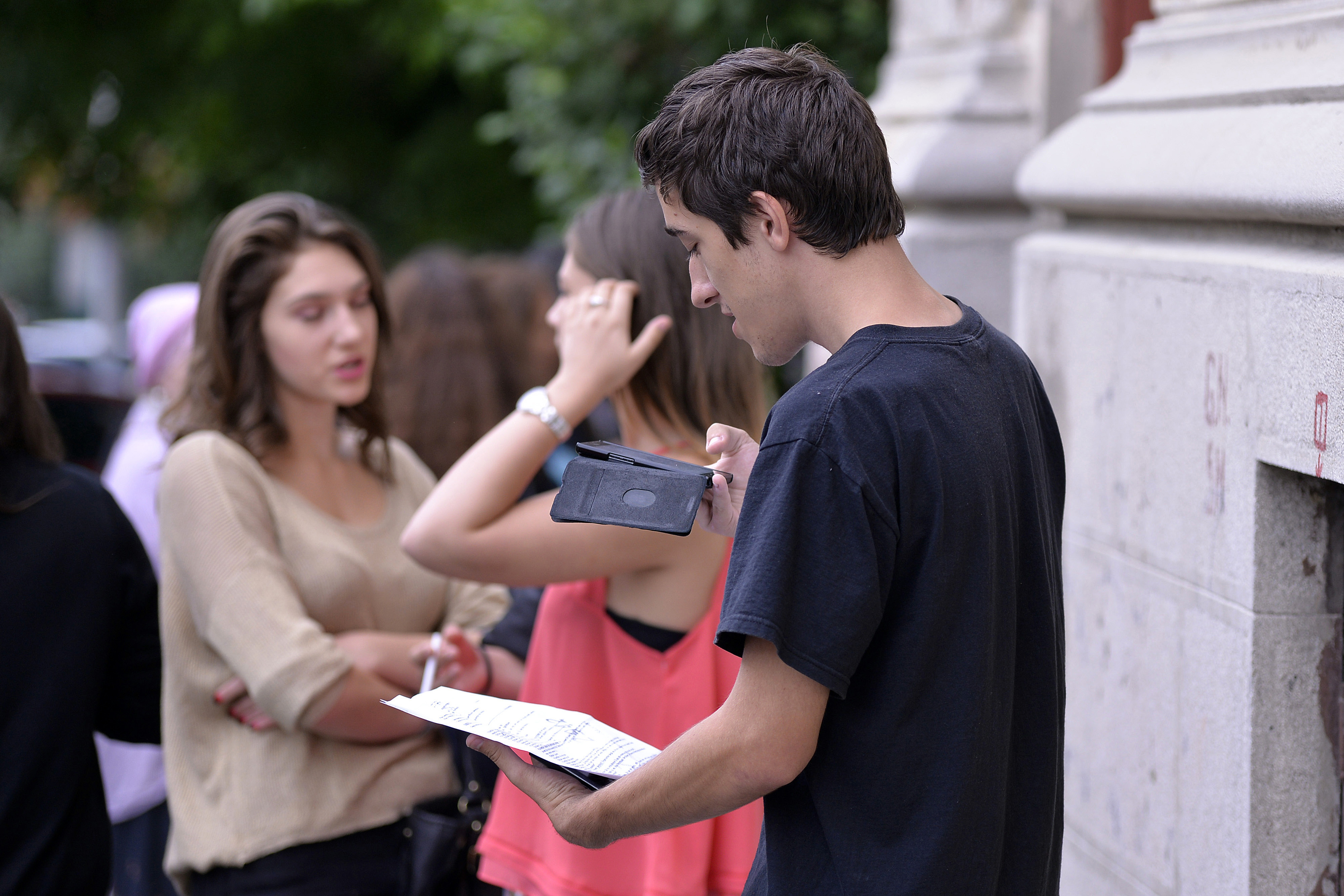 BAC 2018. Tânăr eliminat de la proba de Geografie. „Părea că vorbește singur”