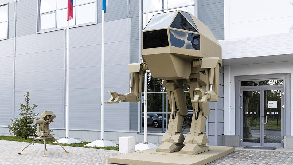 Kalașnikov a expus un robot militar și o nouă mitralieră. Reacția americanilor