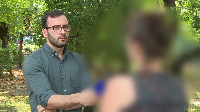 Mamă, forțată de lege să se vadă cu partenerul care a terorizat-o