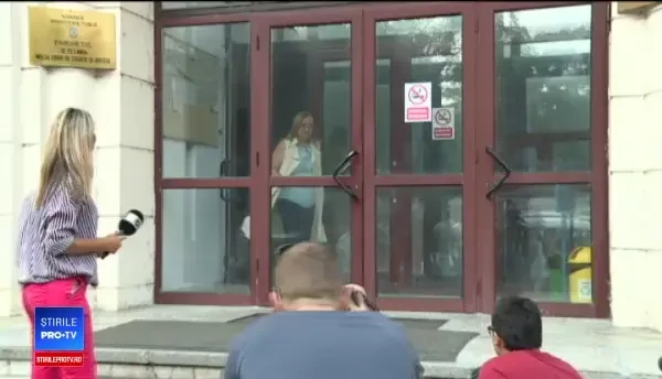 Prefectul Capitalei nu vrea să spună când a semnat ordinul de intervenție și îi contrazice pe Carmen Dan și șeful jandarmilor