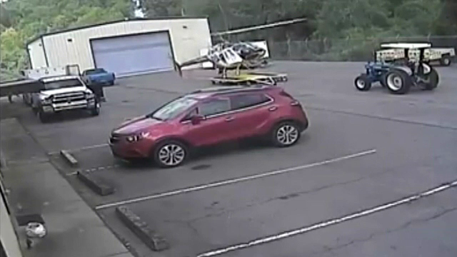 Momentul în care un elicopter al poliției se prăbușește. Cauza accidentului