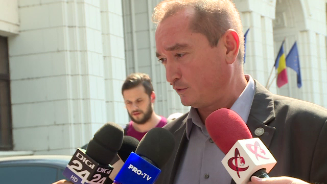 "Bărbatul în alb", la Parchetul General. Cu ce s-a prezentat în fața anchetatorilor