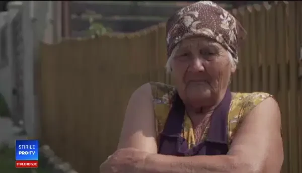 Doi tineri din Prahova au aruncat la gunoi 22.000 de lei. Ce a făcut o bătrână care a găsit banii